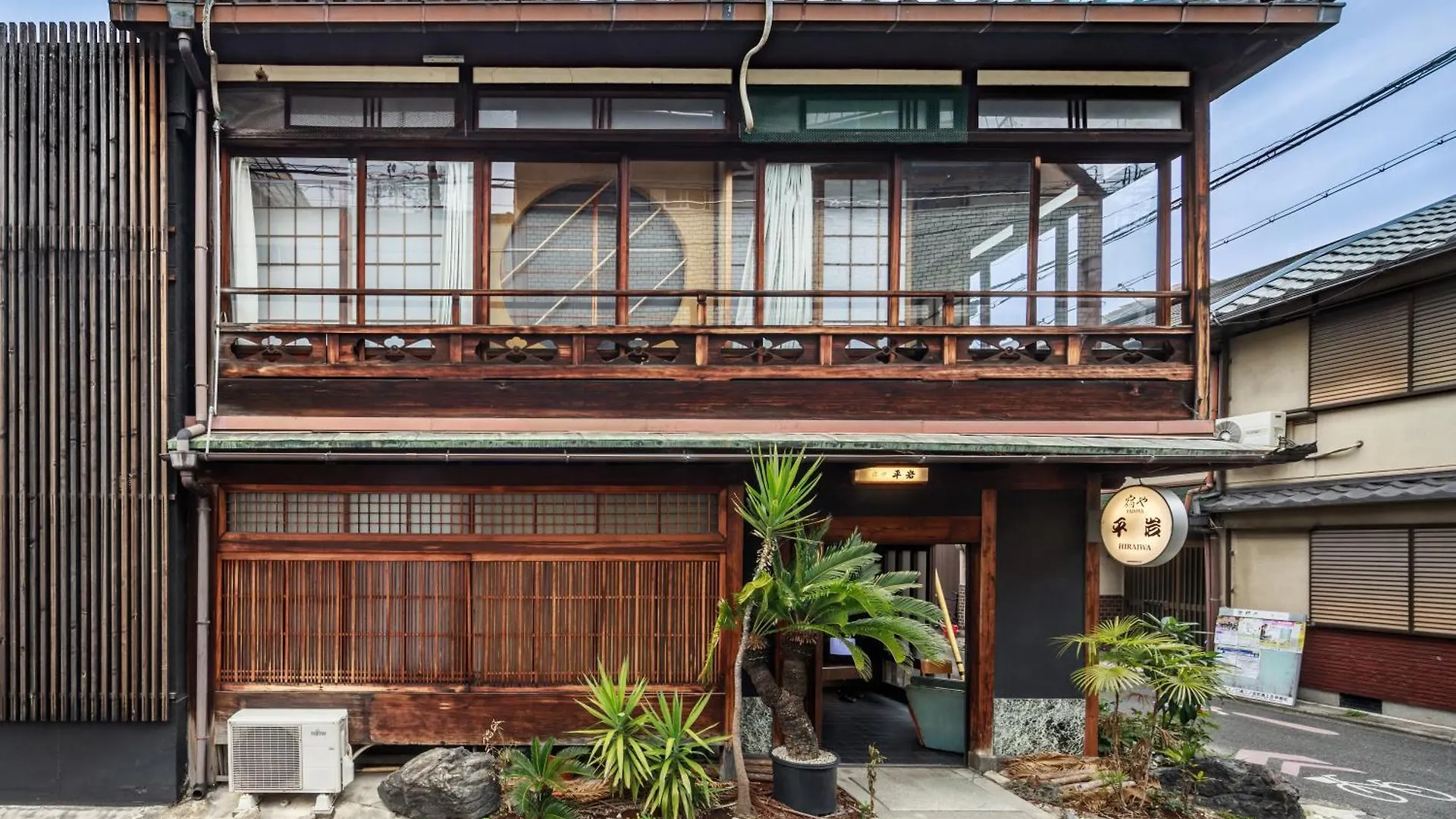 Yadoya Hiraiwa Hotel Kyoto 2*,  Japan